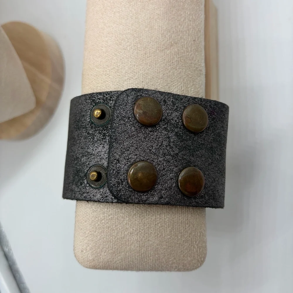 Bracelet, Snap, Wide, Metallic Gray Leather Adjustable W/Jeremiah 28:11,  8.5